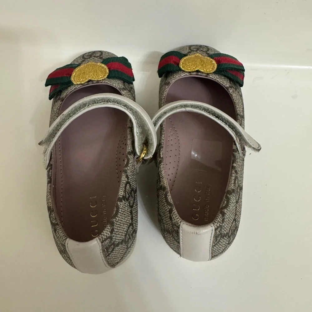 Gucci Gray and Gold Dress Shoes with Elegant Design - Picture 3 of 10